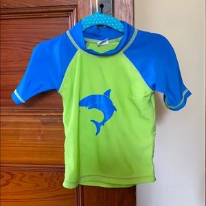 Rash guard shirt